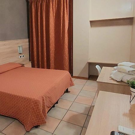 Hotel Trotter Leno Kültér fotó