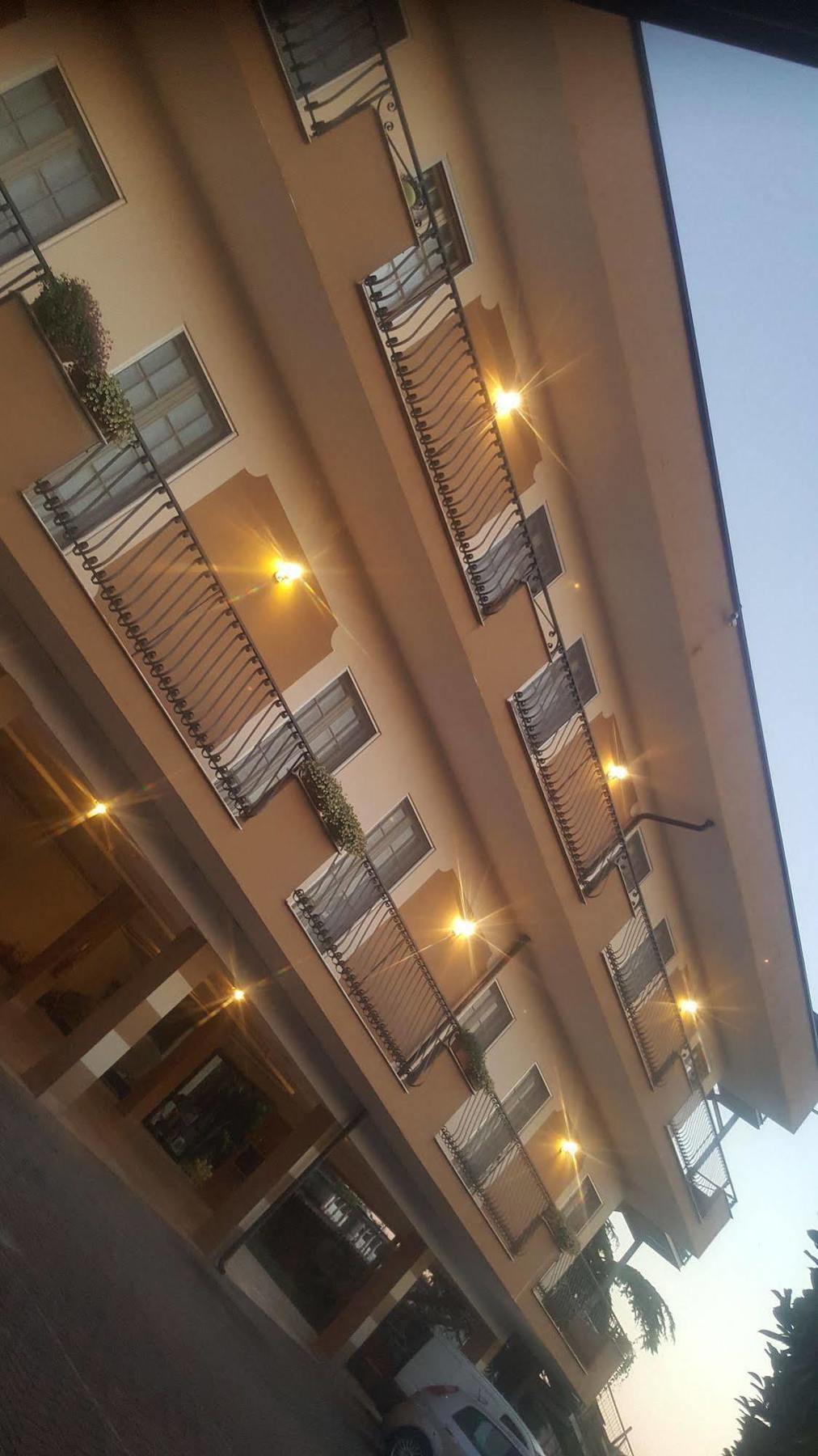 Hotel Trotter Leno Kültér fotó
