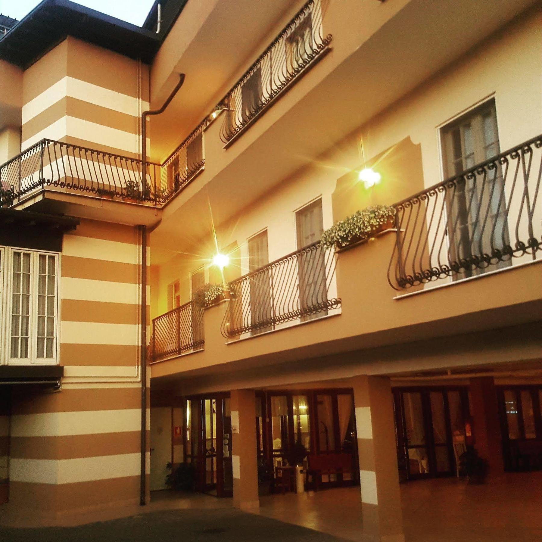 Hotel Trotter Leno Kültér fotó
