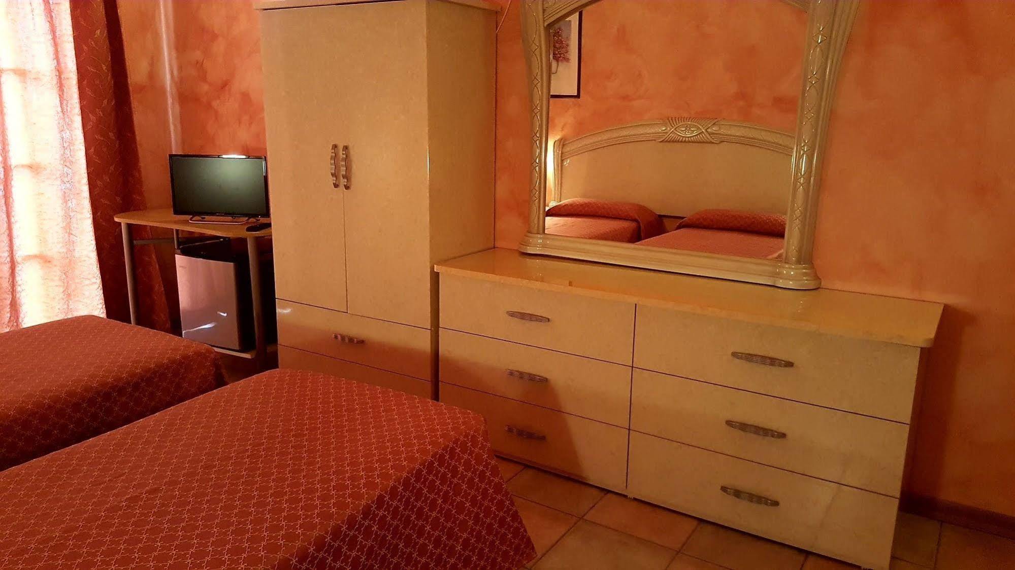 Hotel Trotter Leno Kültér fotó