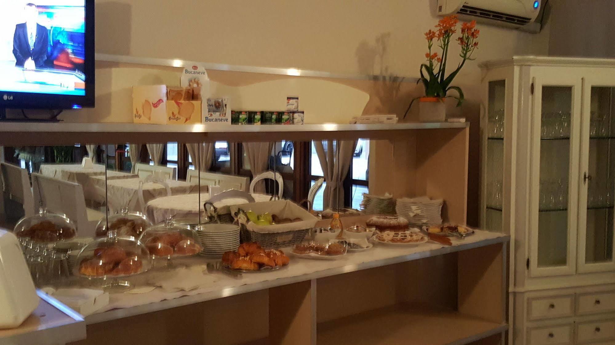 Hotel Trotter Leno Kültér fotó